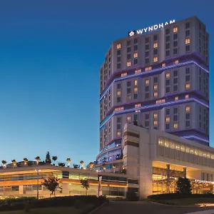 Wyndham Grand Europe Отель